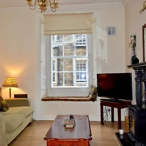 Homely Comfortable 2 Bed In Historic Rose Street , Edinburgh United Kingdom